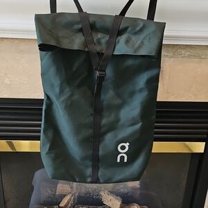 On Running Back Pack Snap Closure